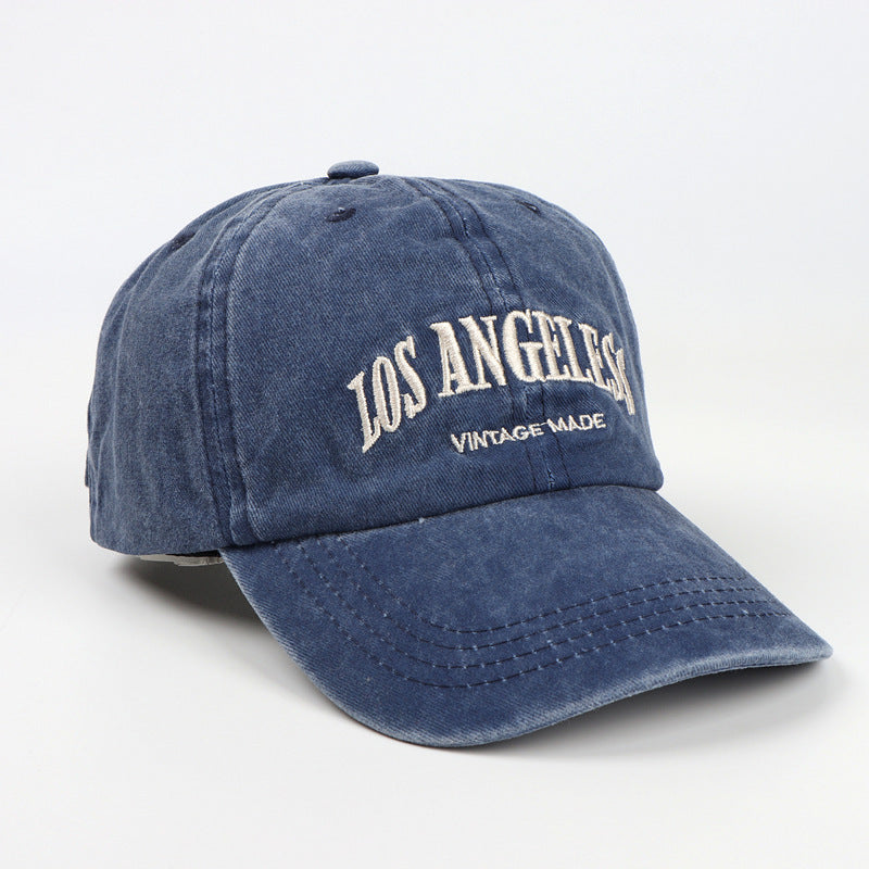 Gorra bordada con letras vintage 