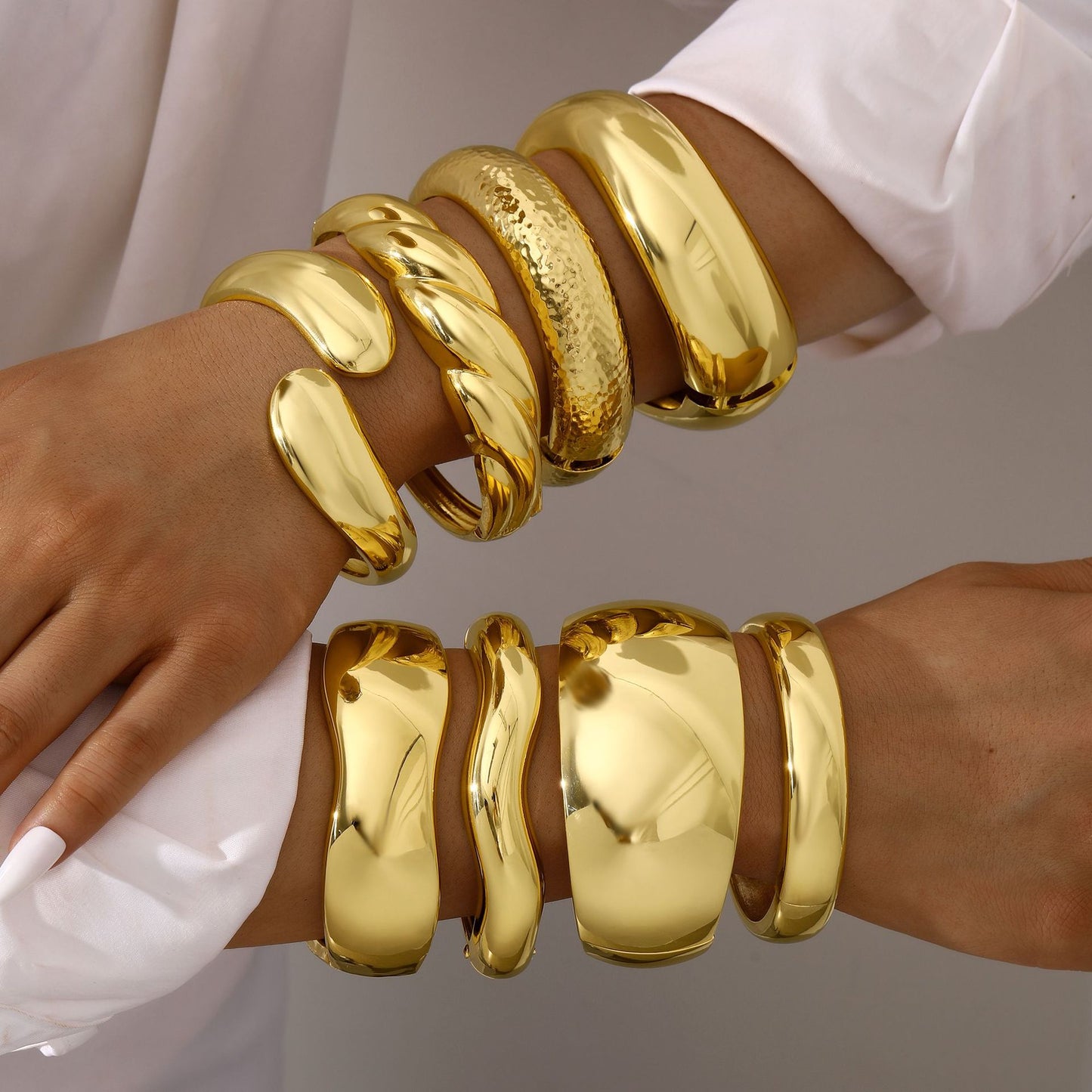 Wide-Brim Mirror Opening Bracelet