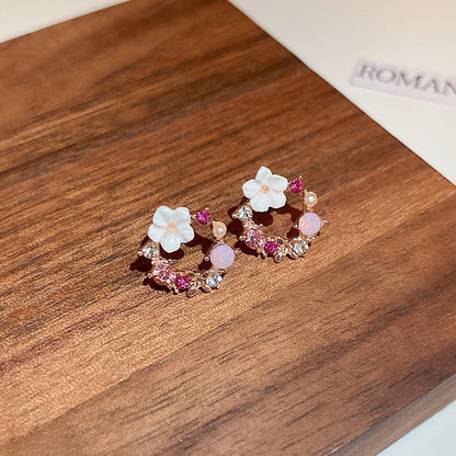 Pendientes de perlas y flores con diamantes huecos 