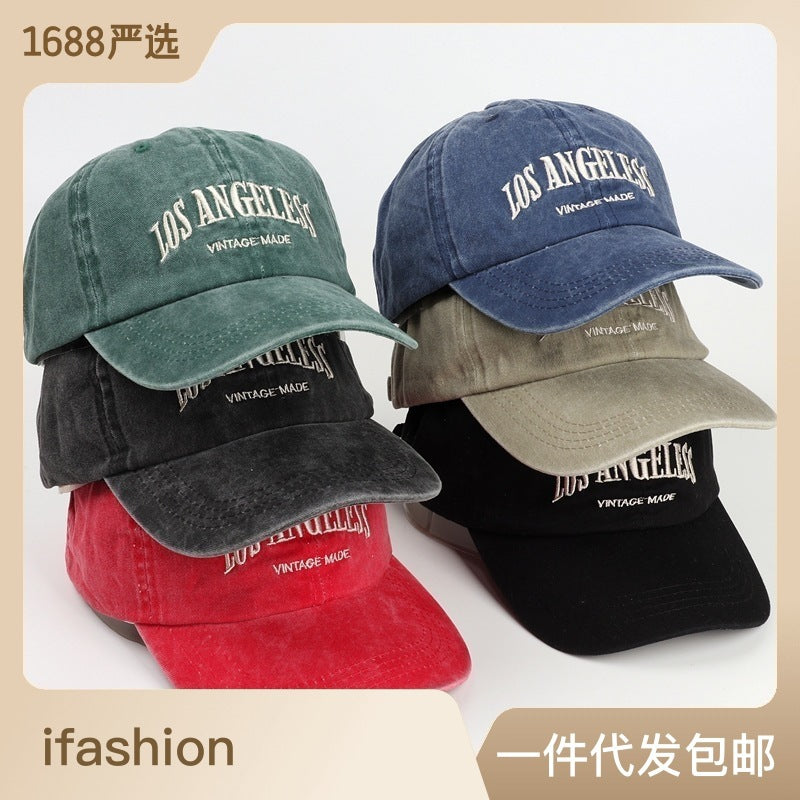 Gorra bordada con letras vintage 