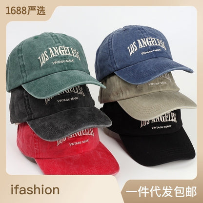 Gorra bordada con letras vintage 