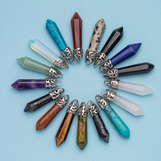 Colar com pingente de pilar hexagonal de cristal 