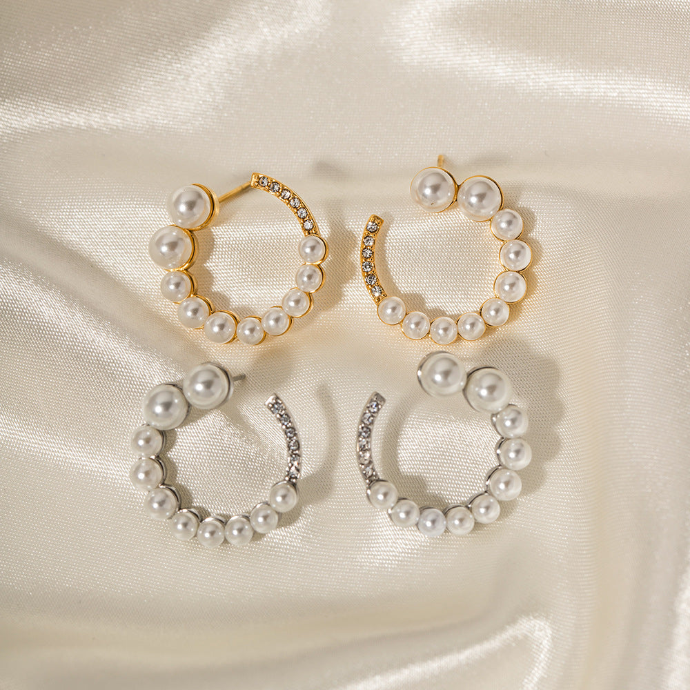 C-shaped earrings with full diamonds and pearls