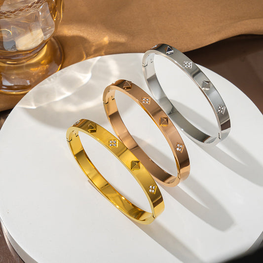 Pulseira moderna de aço inoxidável com diamante INS, sem desbotamento 