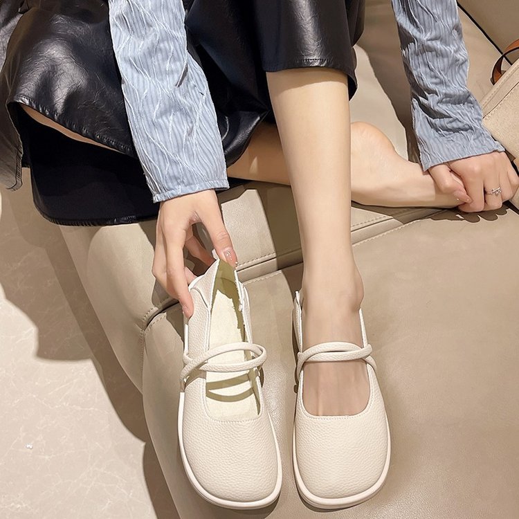 Soft leather mid-heel shoes