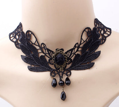 Explosive lace necklace