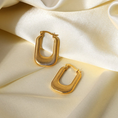 Threaded U-shaped earrings