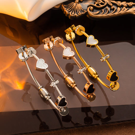 Pulseira de aço de titânio feminina coração duplo zircônia cor dourada coreana 