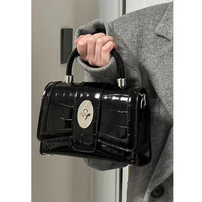 Bolso de moto de charol con cadena texturizada premium 