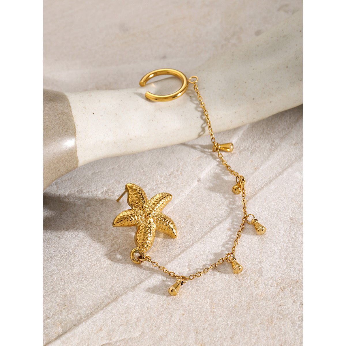Single starfish teardrop ear clip