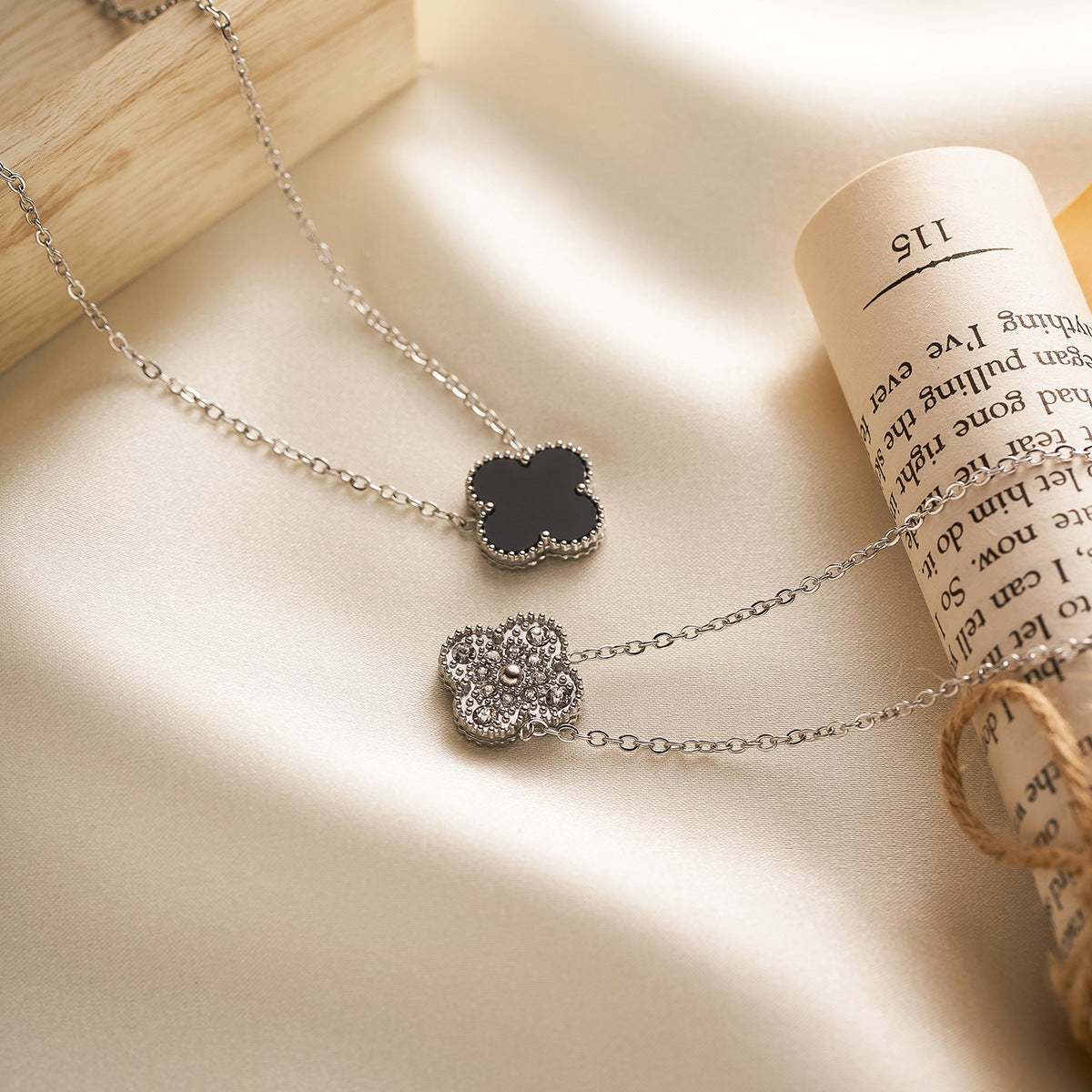 Women's Lucky Clover Necklace & Bracelet Set — Colorfast Collarbone Chains