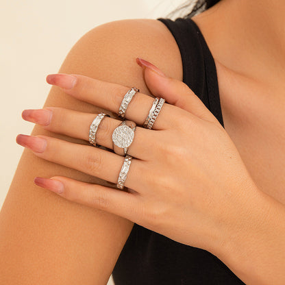 Anillo hueco con rosa serpentina estilo punk 