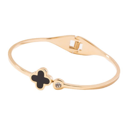 Shell four-leaf clover bracelet