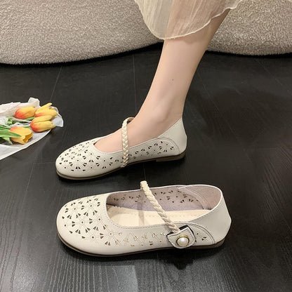 Hollow breathable comfortable shoes