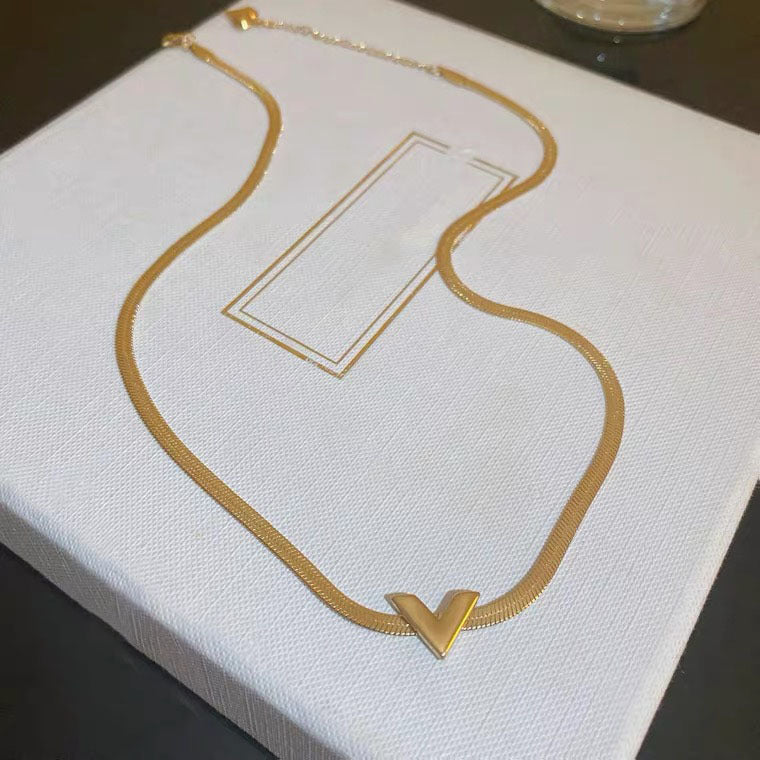 Titanium steel letter love necklace