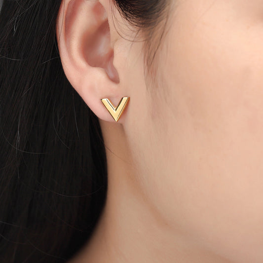 V letter necklace
