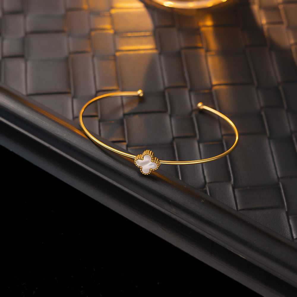 Hot sale four-leaf clover titanium steel bracelet