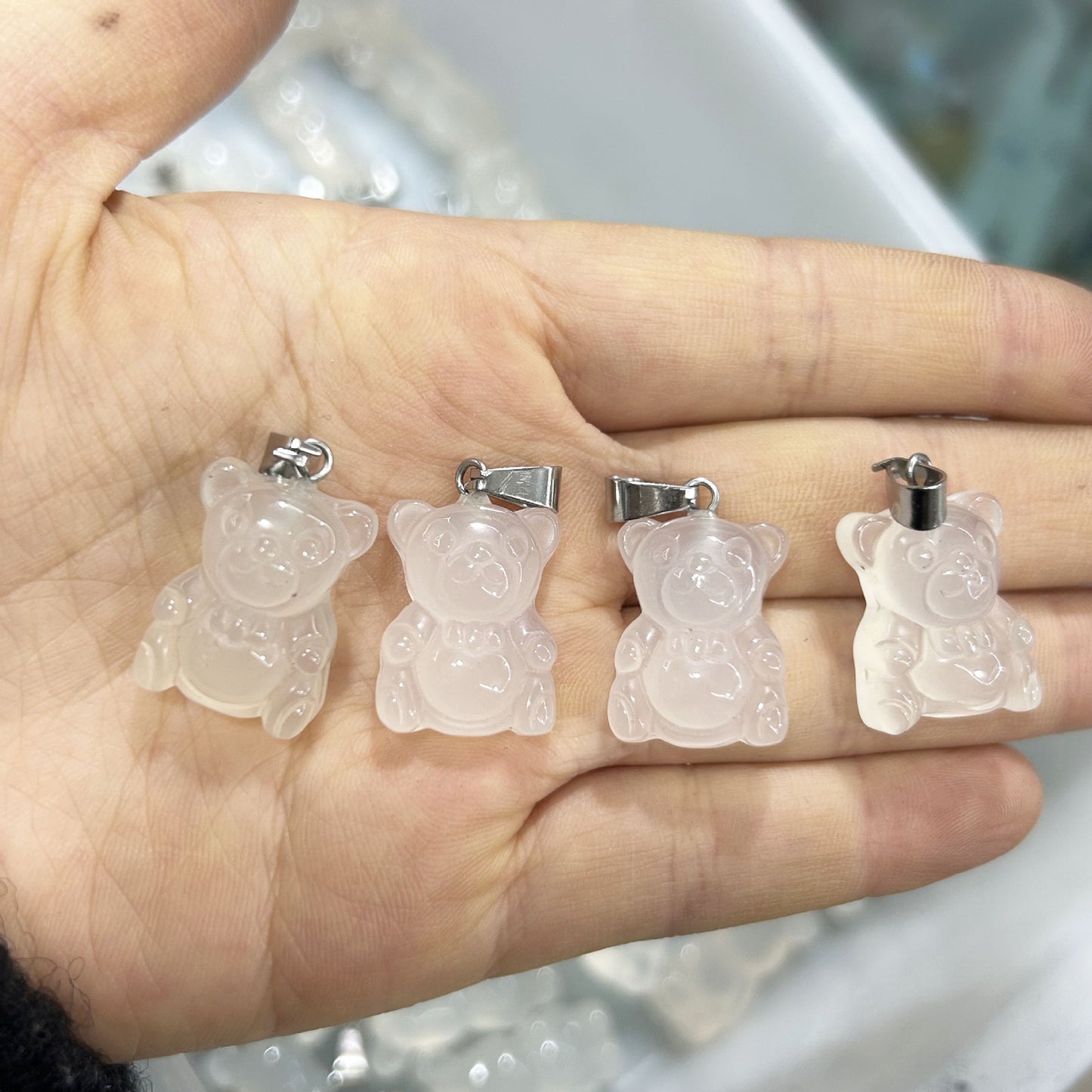 Pingente de ágata esculpida em cristal urso violento 