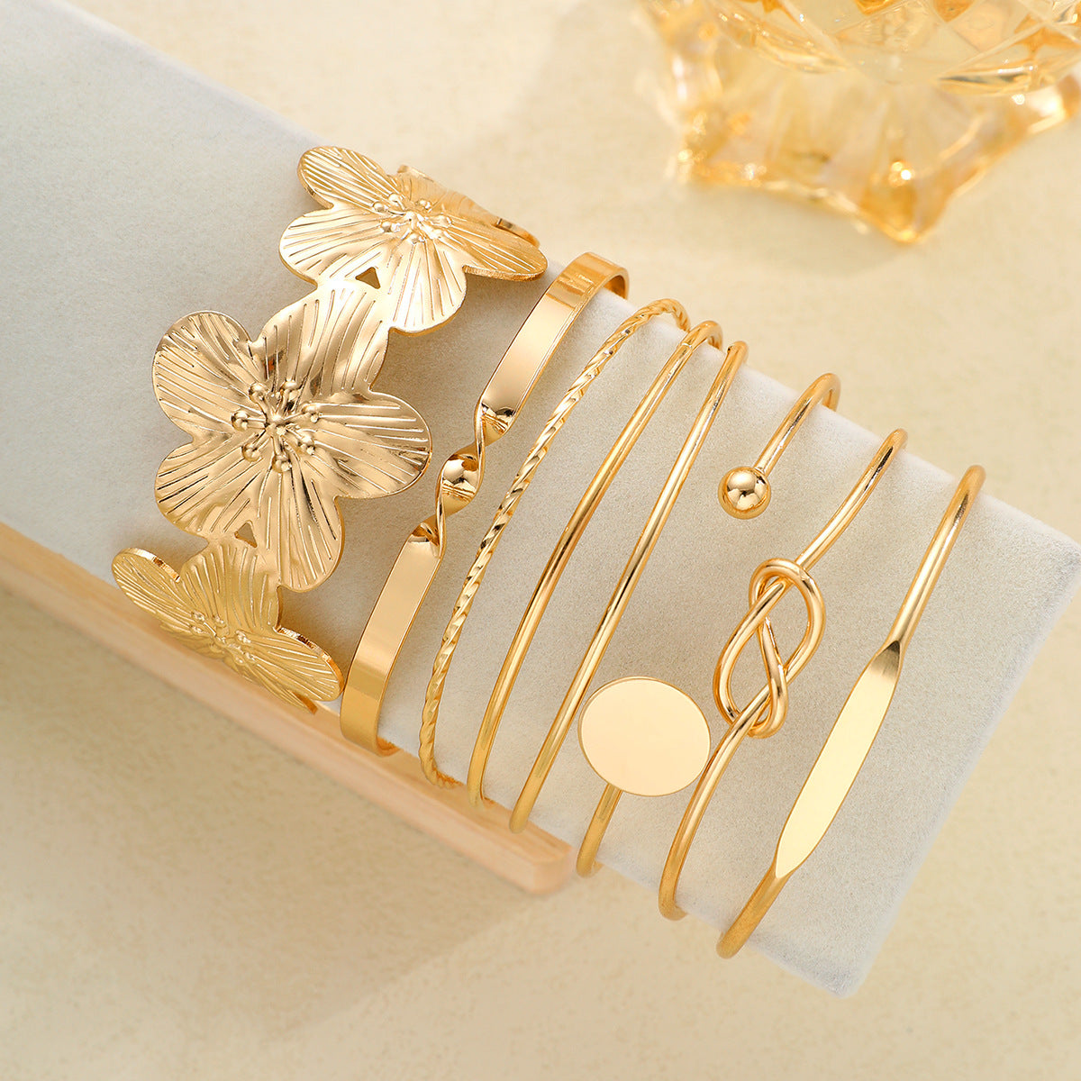 Retro Gold Knotted Flower Bracelet Set