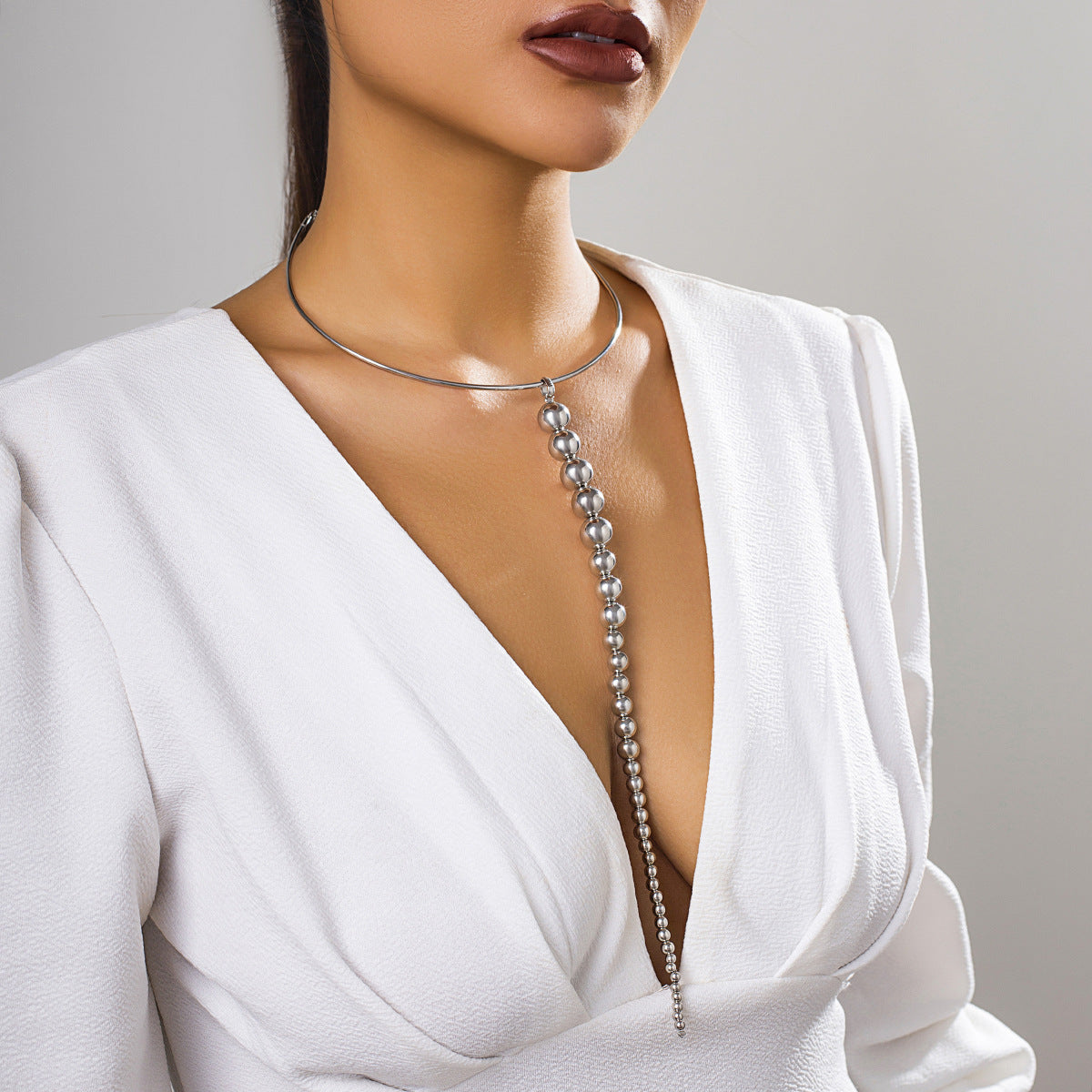Exaggerated big bead pendant neck chain woman