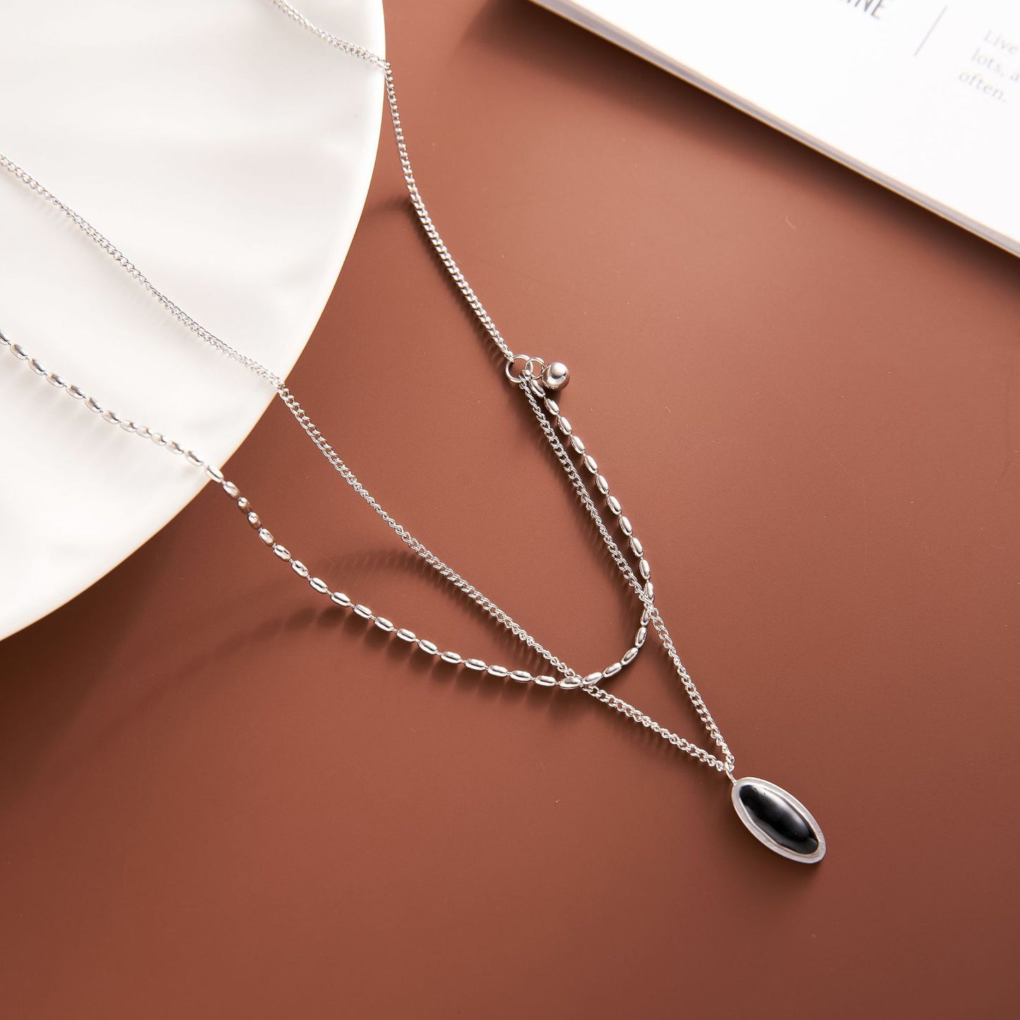 Women's Double-Layer Oval Black Pendant Collarbone Necklace — Spliced Rice Chain