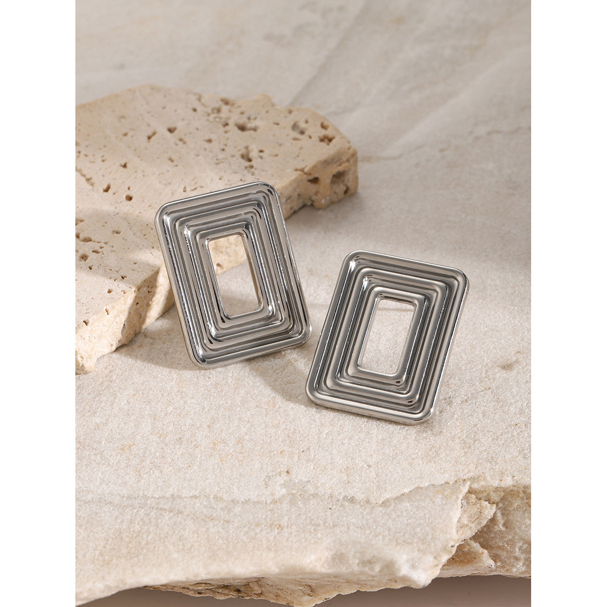 Pendientes rectangulares con forma de remolino hueco 