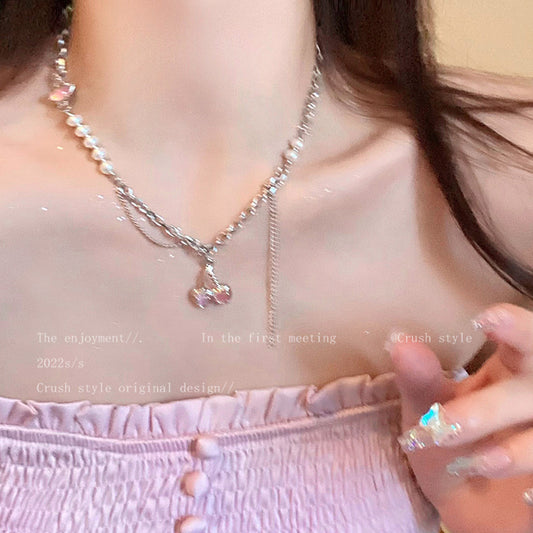 Pequeño collar de perlas y cadena de cerezas 
