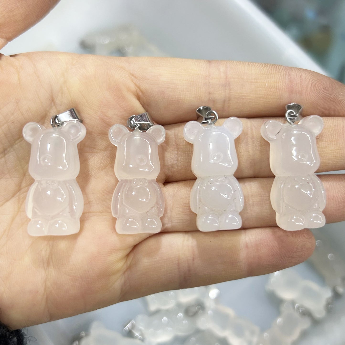 Pingente de ágata esculpida em cristal urso violento 