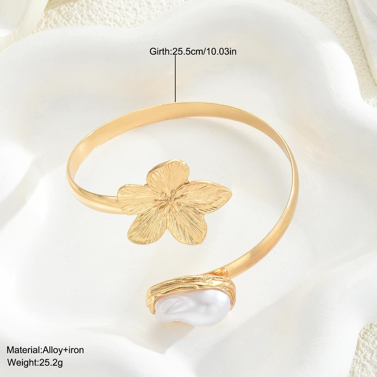 Retro Flower & Pearl Bracelet