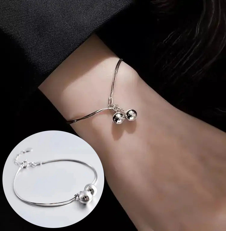 The new titanium steel bracelet is versatile for women