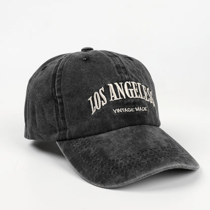 Gorra bordada con letras vintage 