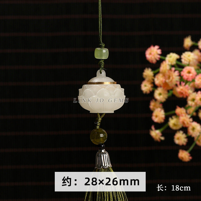 Green sandalwood sachet diffuser pendant