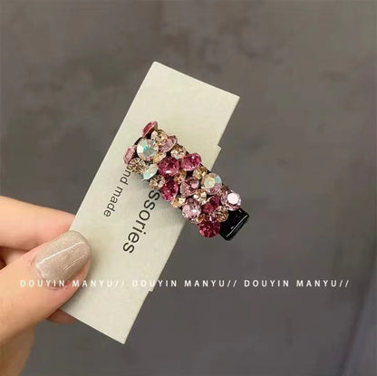 Pinza para el pelo elegante con clip lateral de diamantes de imitación de colores 