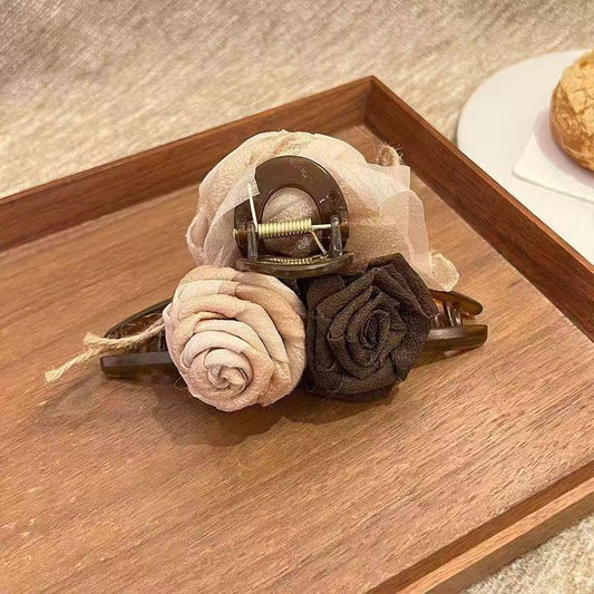 Pinza para el pelo con forma de tiburón y flor grande hecha a mano 
