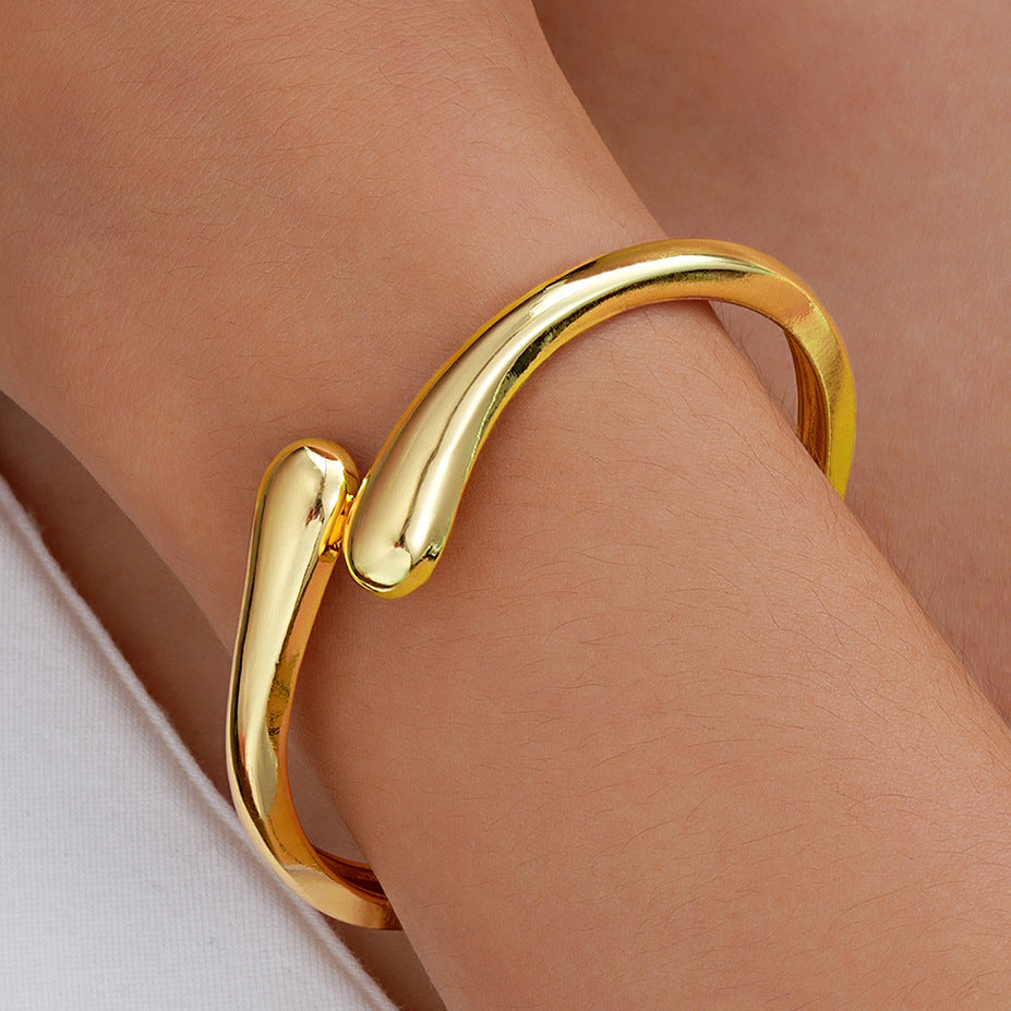 Streamline Metal Hug Spring Bracelet