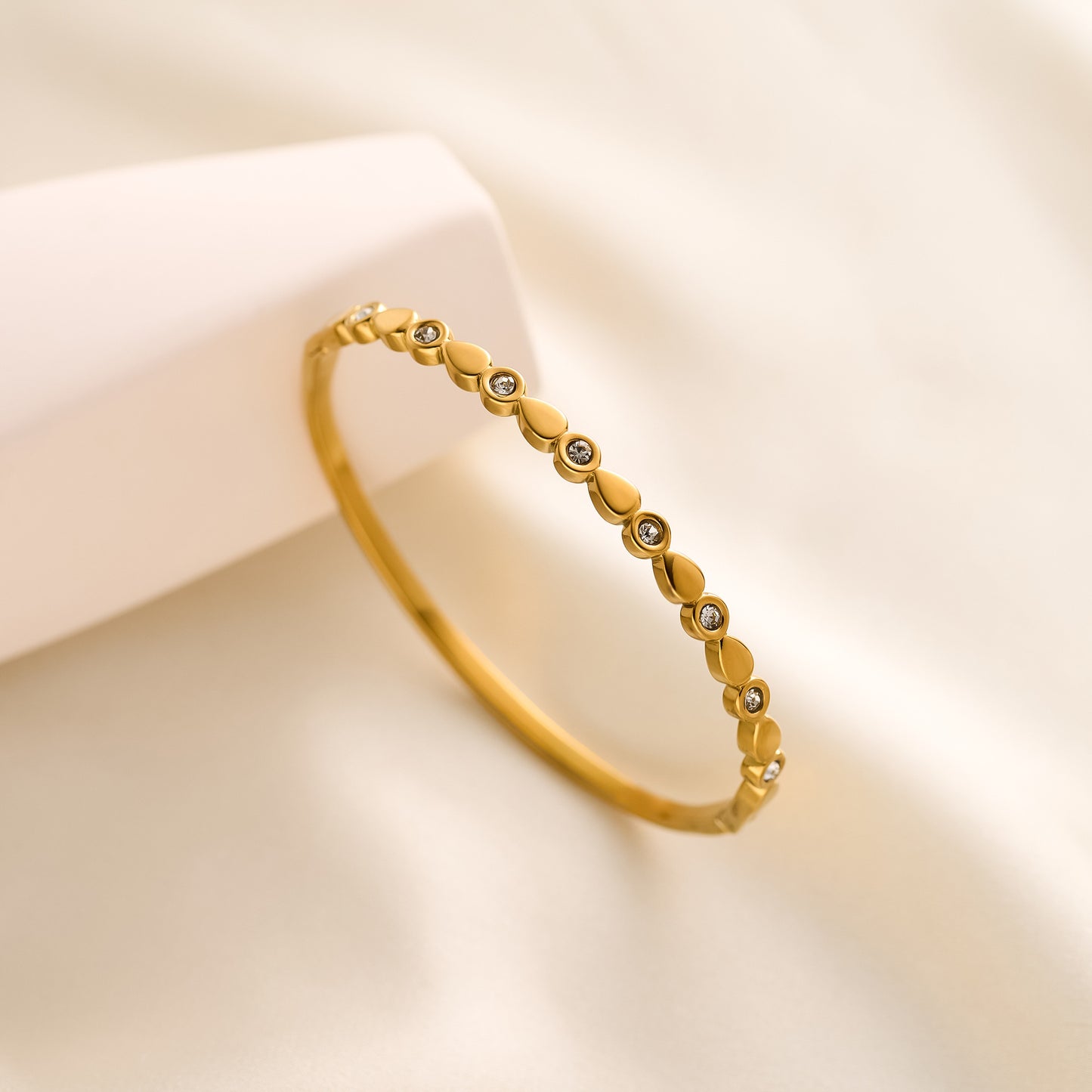 18K Gold Teardrop Bracelet