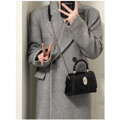 Bolso de moto de charol con cadena texturizada premium 