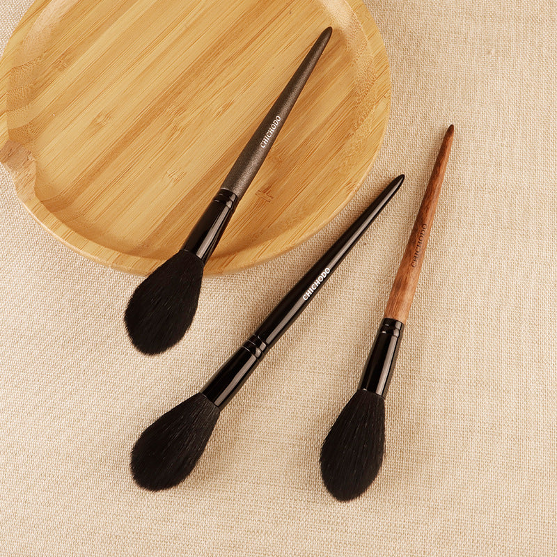 CHICHODO Animal Hair Highlighter and Blush Brush