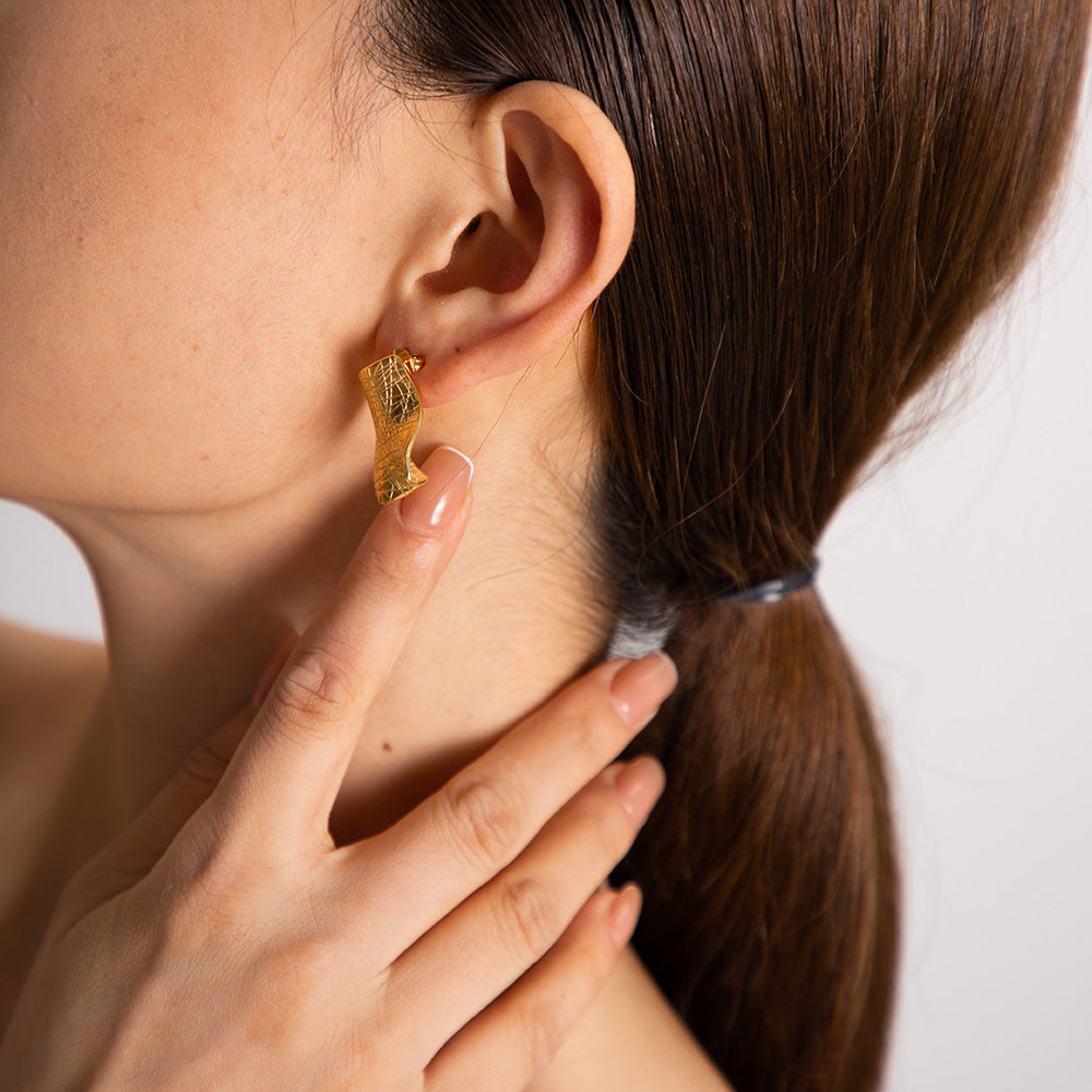Pendientes con pliegues cuadrados 