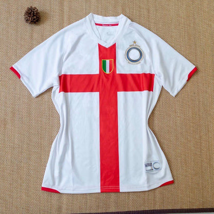 07-08 Inter de Milán Centenario Visitante Cruz Roja 8 Ibrahimovi? 7 Zanetti 7 Figo Jersey 