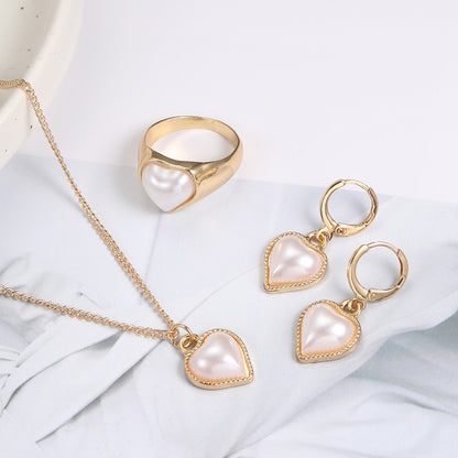 Conjunto de collar de corazón de tres piezas 