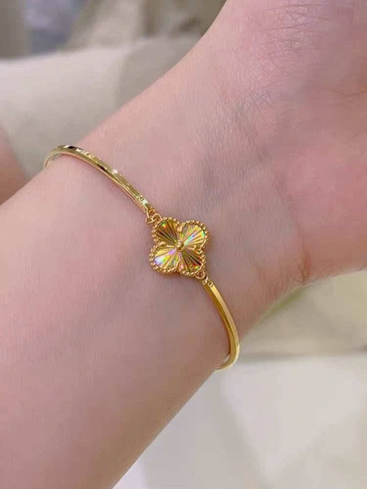 Titanium Steel Four-Leaf Clover Pendant Bracelet — Elegant Women's Minimalist Design