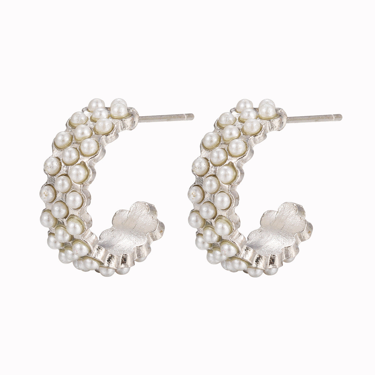 Fashionable pearl stud earrings