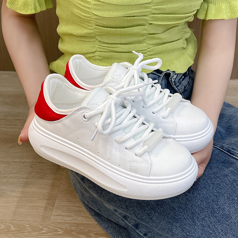 Zapatos blancos pequeños, zapatos de pan casuales, zapatillas deportivas de nicho. 