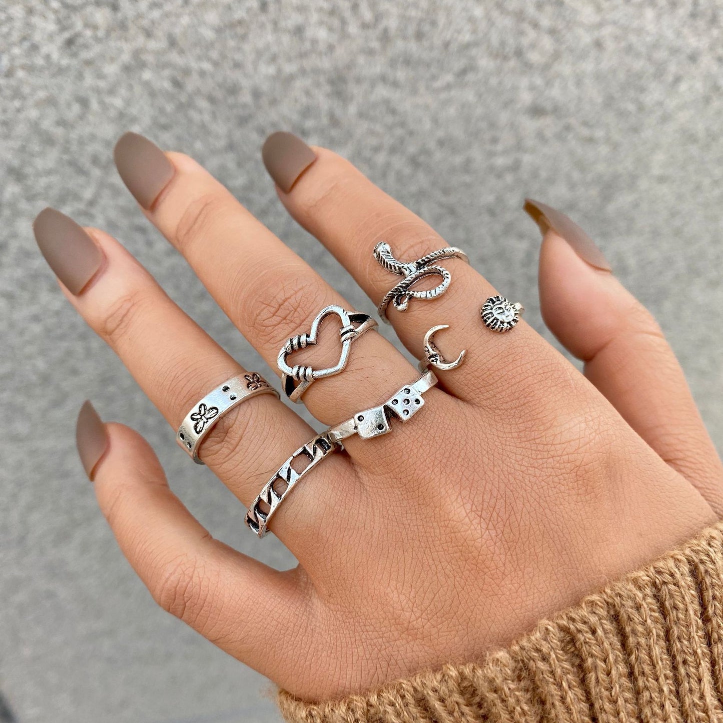 Retro Crying Face & Daisy 9-Piece Ring Set