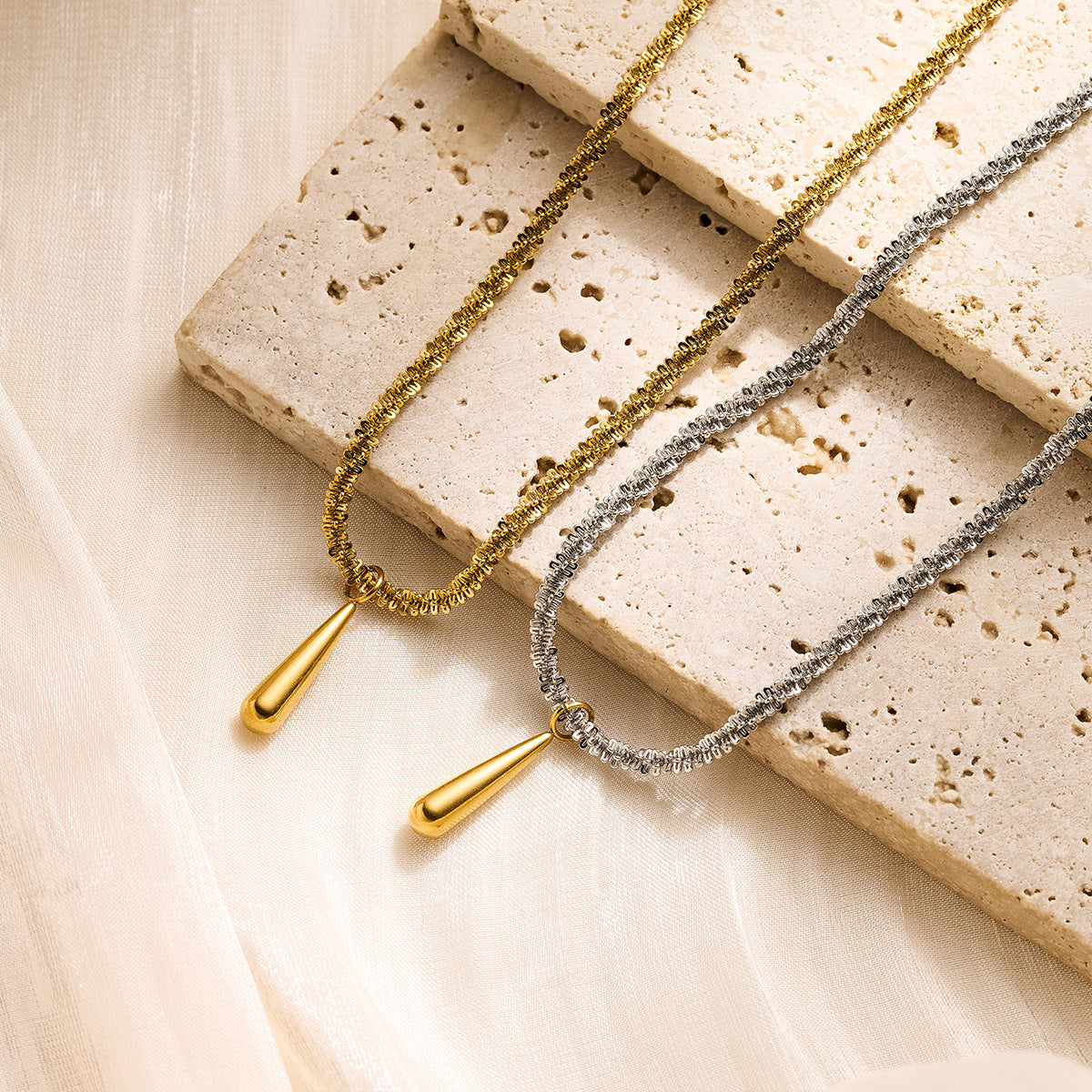 18K Gold Geometric Water Drop Necklace