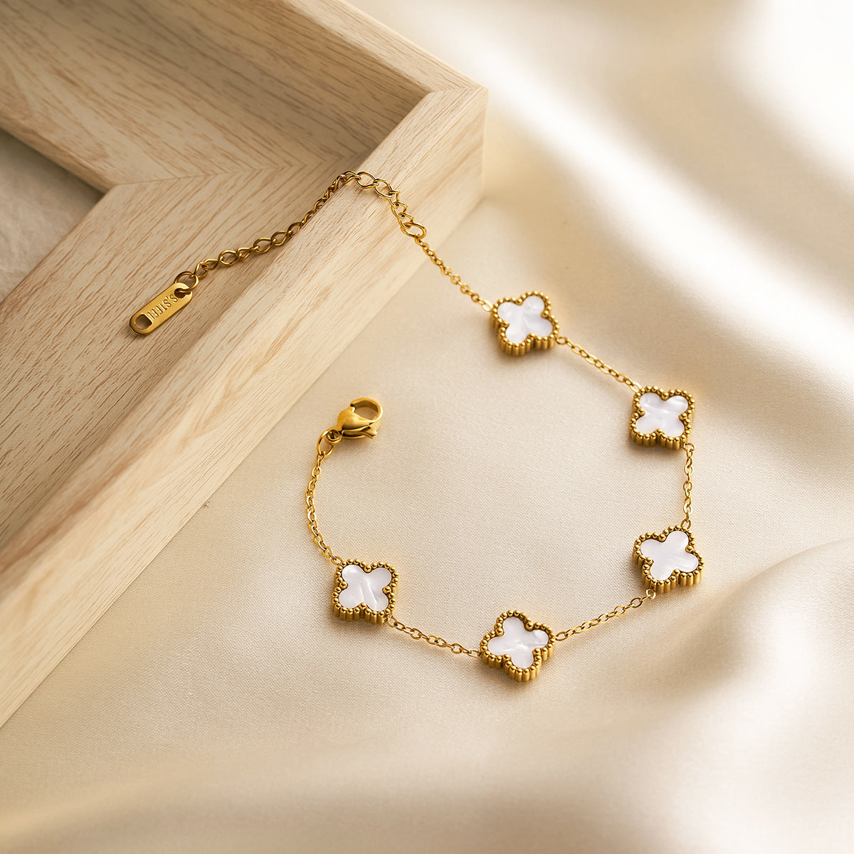 15mm Titanium Steel 18K Gold-Plated Double-Sided Four-Leaf Clover Bracelet