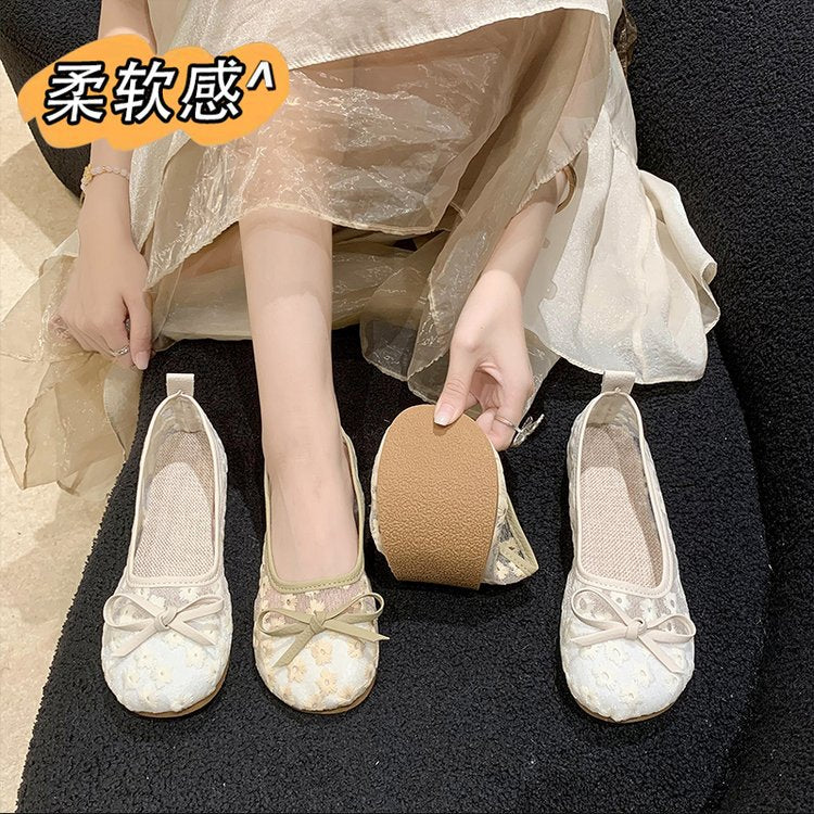 Shallow bow women's shoes