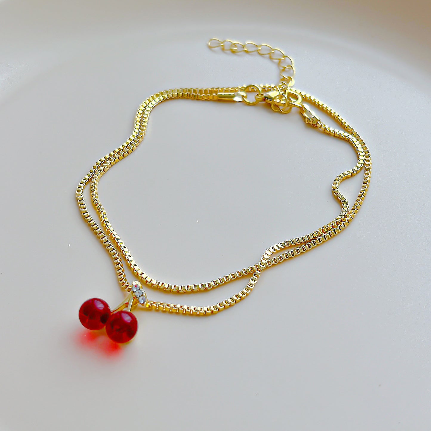 Collar con colgante de cereza roja 