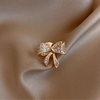 High-end brooch with slightly inlaid bow